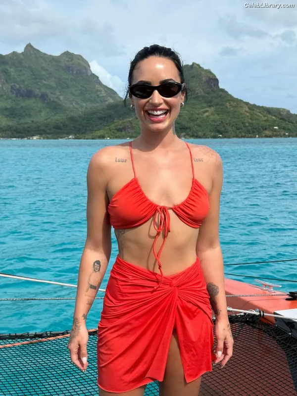 Demi Lovato photo 8 of 1234