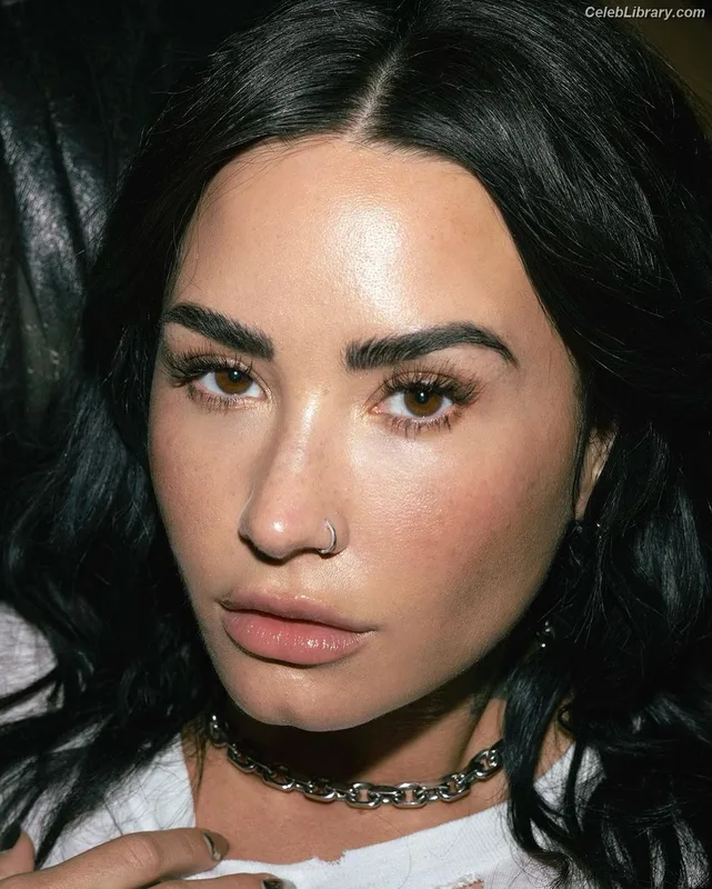 Demi Lovato photo 14 of 1234
