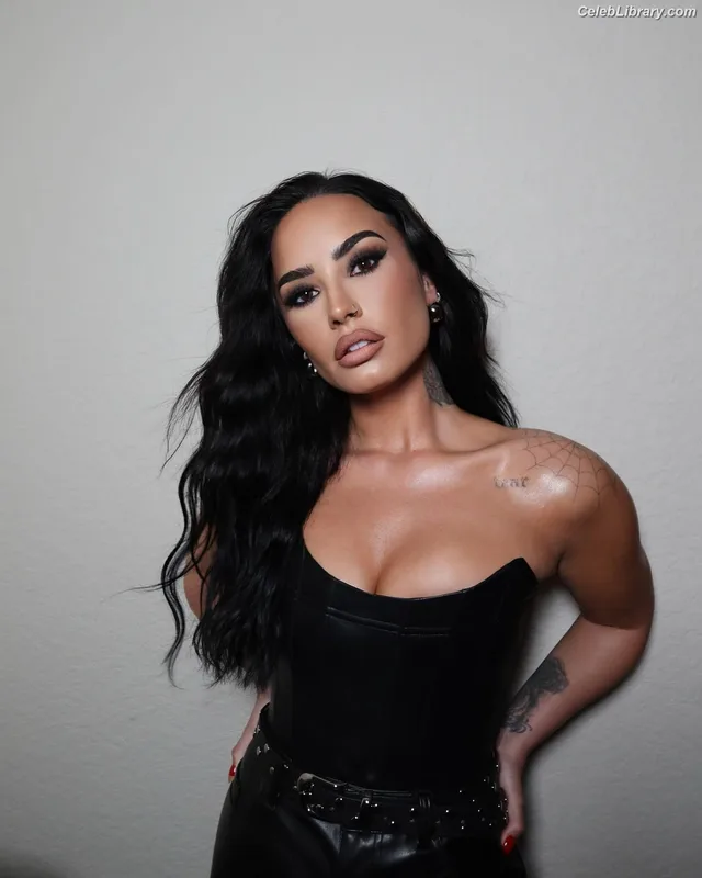 Demi Lovato photo 21 of 1234