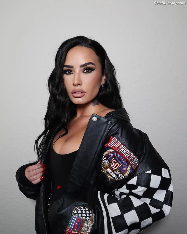 Demi Lovato photo 23 of 1234