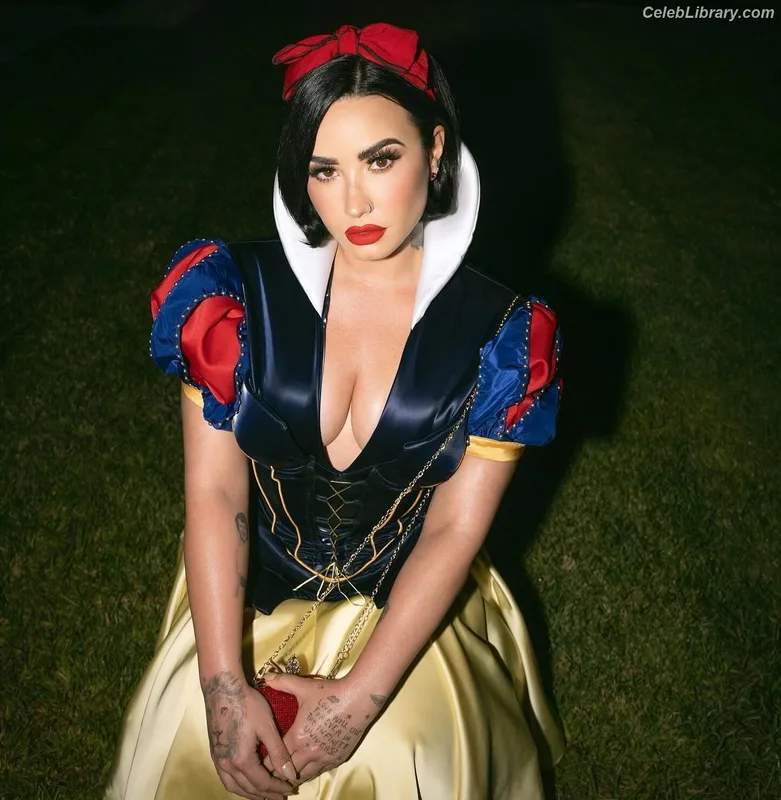 Demi Lovato photo 7 of 1234