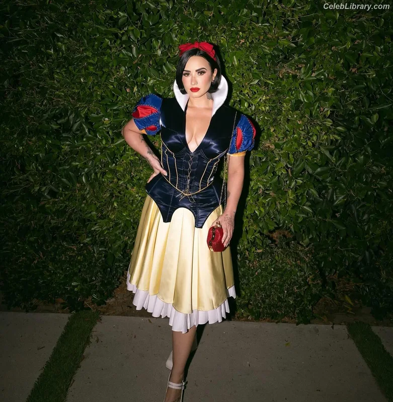 Demi Lovato photo 10 of 1234
