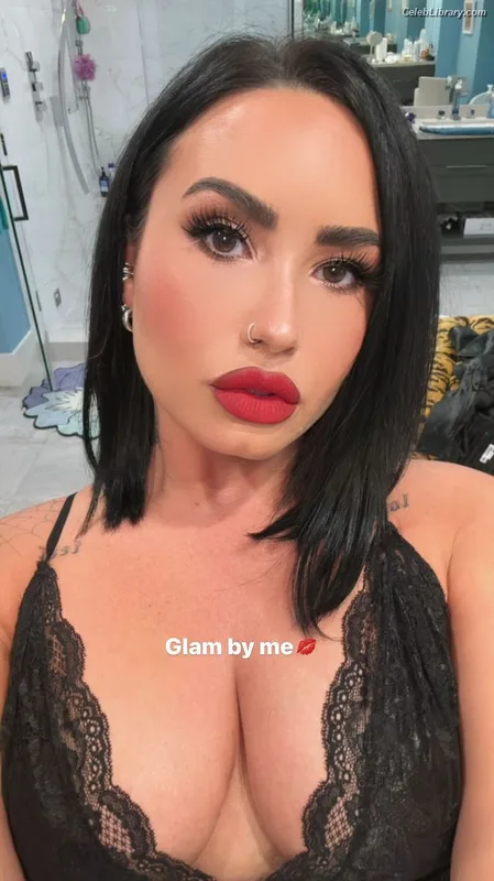 Demi Lovato photo 14 of 1234