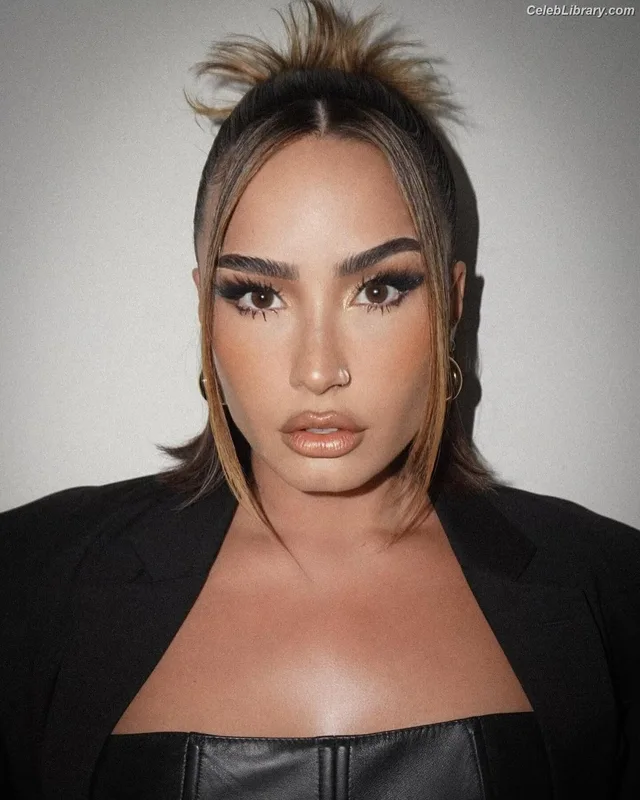 Demi Lovato photo 15 of 1234