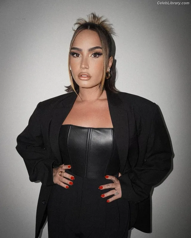 Demi Lovato photo 16 of 1234