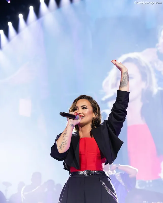 Demi Lovato photo 20 of 1234