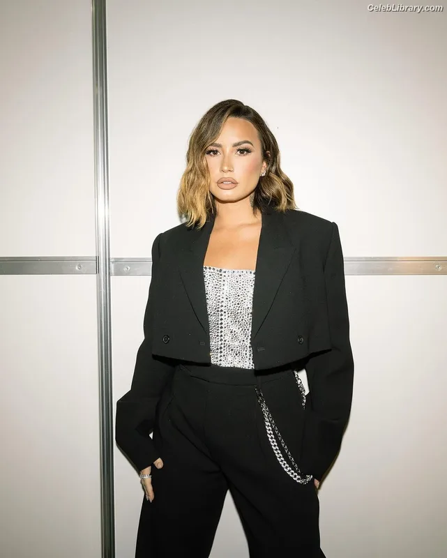 Demi Lovato photo 21 of 1234