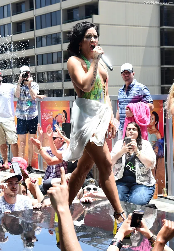 Demi Lovato photo 23 of 1234