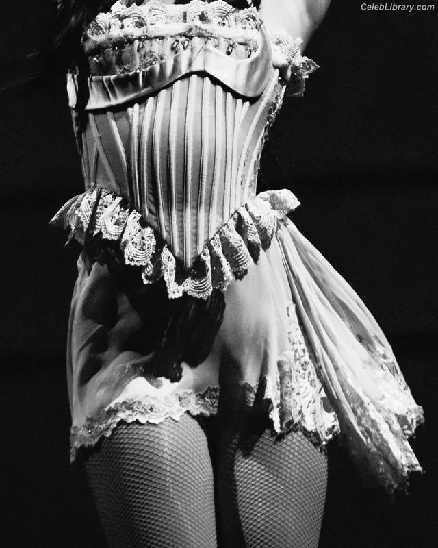 Demi Lovato photo 2 of 1234