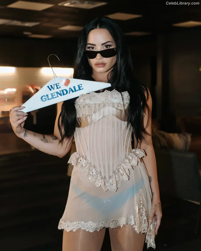 Demi Lovato photo 3 of 1234