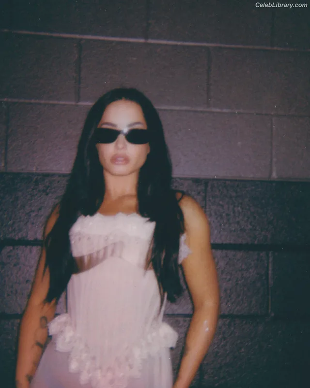 Demi Lovato photo 4 of 1234