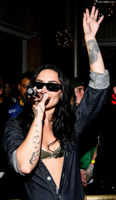 Demi Lovato photo 9 of 1234