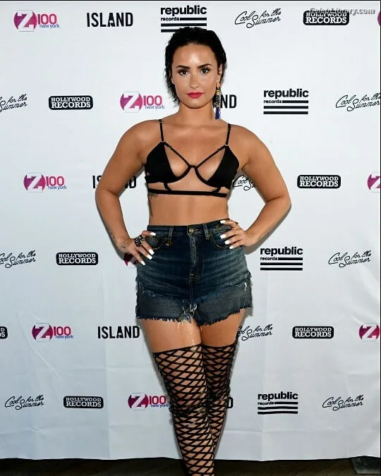 Demi Lovato photo 18 of 1234