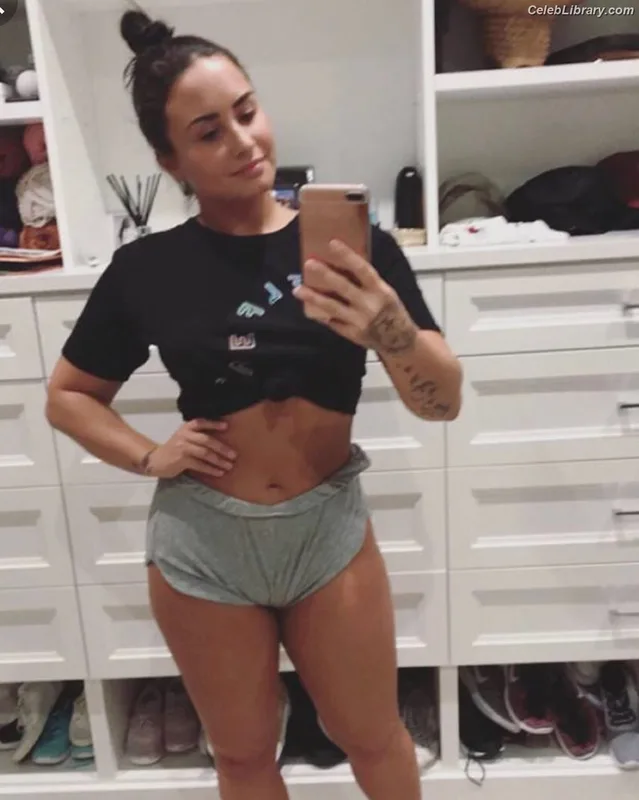 Demi Lovato photo 21 of 1234