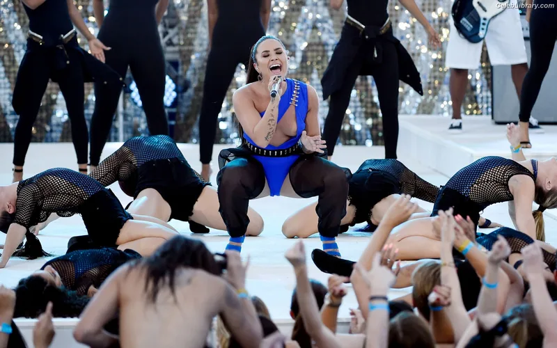 Demi Lovato photo 5 of 1234