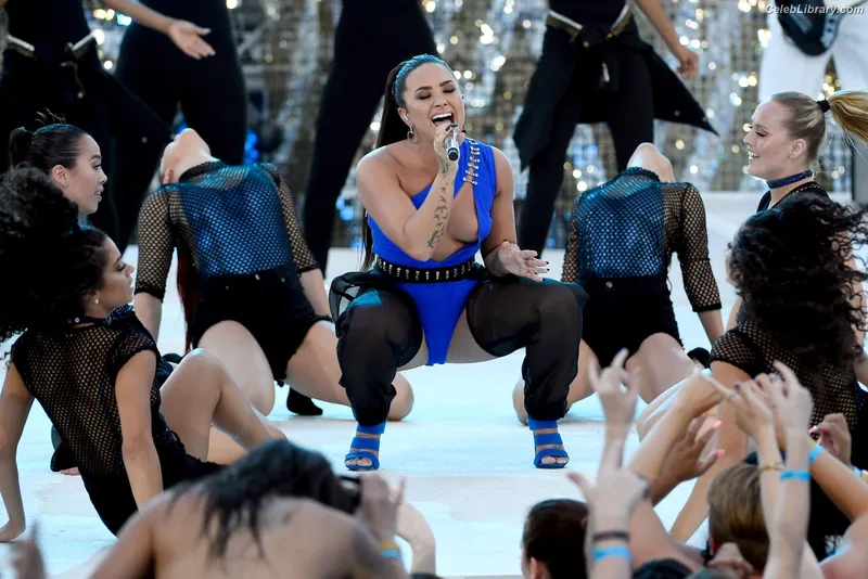 Demi Lovato photo 6 of 1234