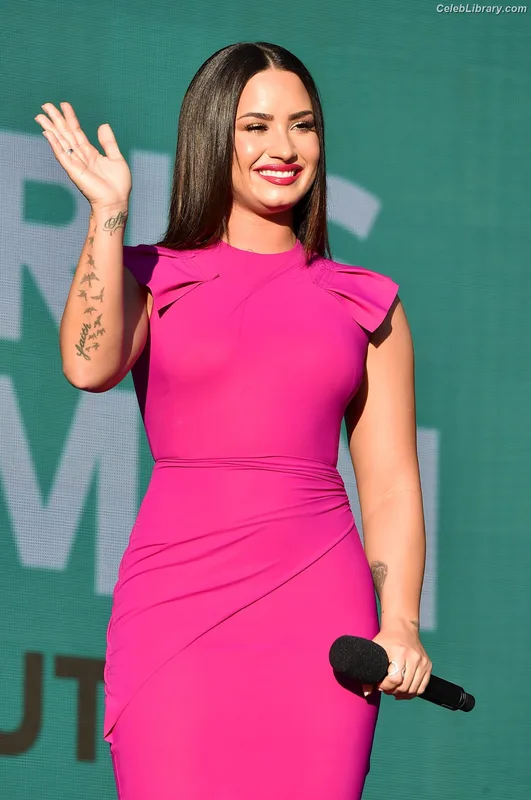 Demi Lovato photo 9 of 1234
