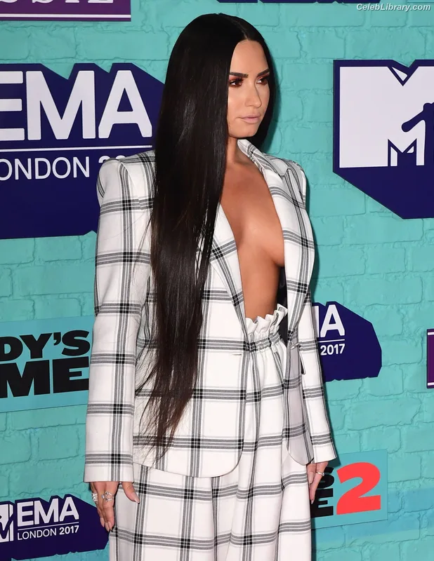 Demi Lovato photo 13 of 1234