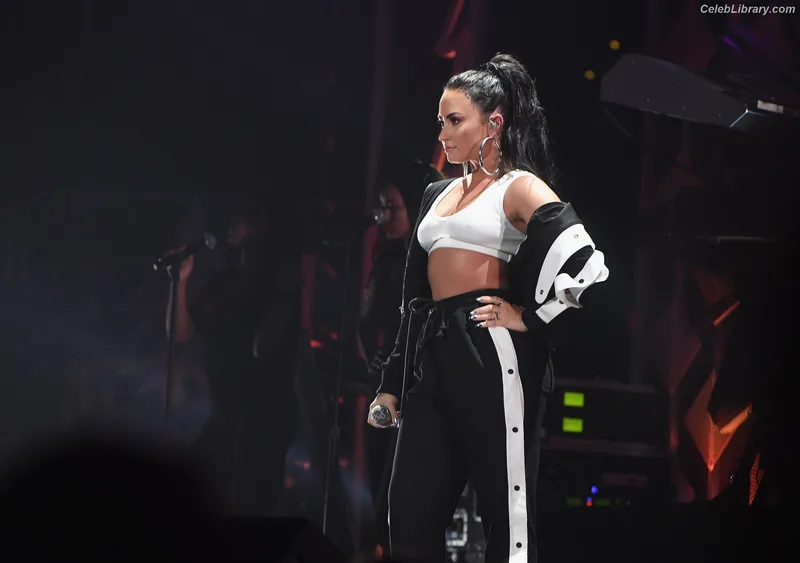 Demi Lovato photo 18 of 1234