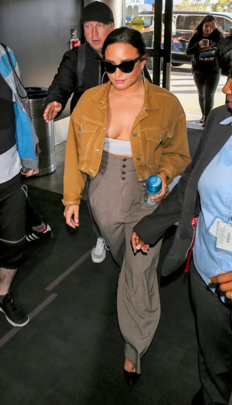 Demi Lovato photo 21 of 1234