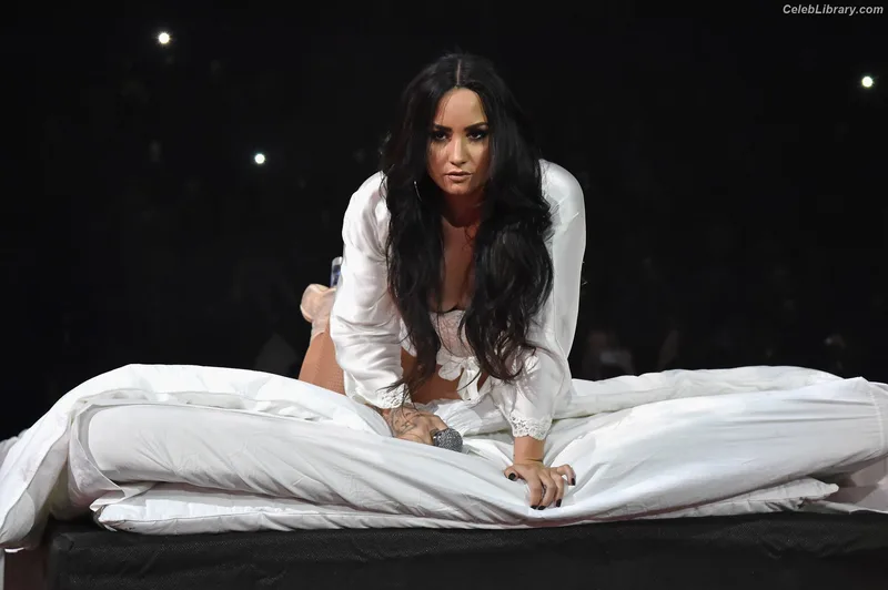 Demi Lovato photo 24 of 1234