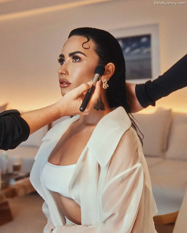 Demi Lovato photo 5 of 1234