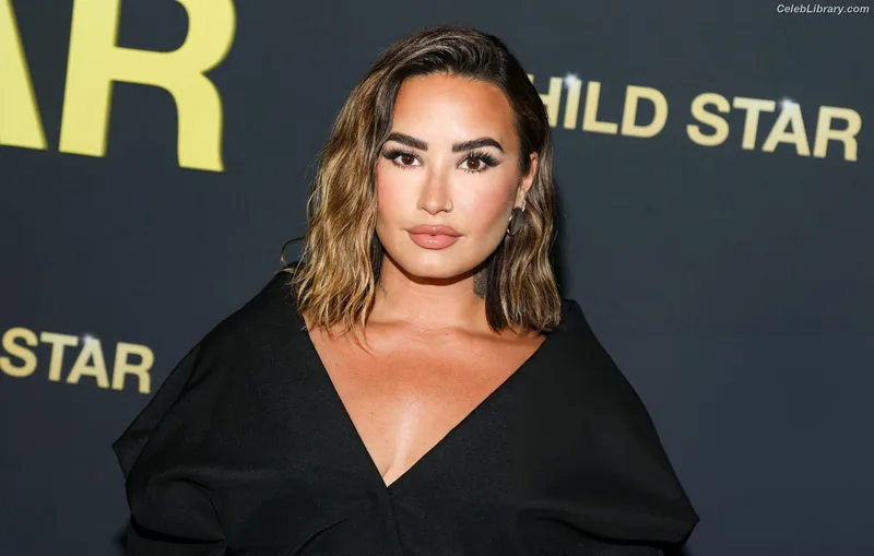 Demi Lovato photo 6 of 1234