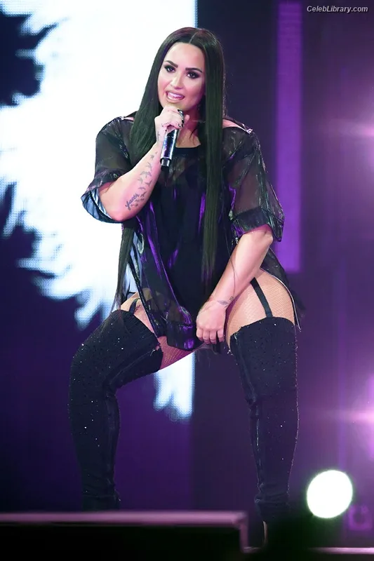 Demi Lovato photo 15 of 1234