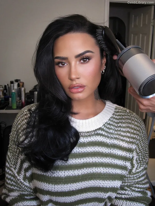Demi Lovato photo 17 of 1234