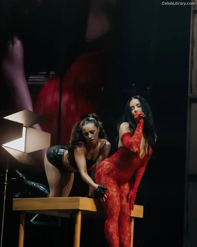 Demi Lovato photo 24 of 1234