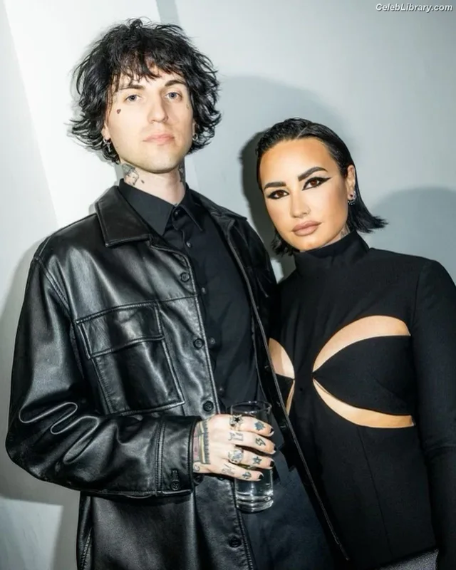 Demi Lovato photo 7 of 1234