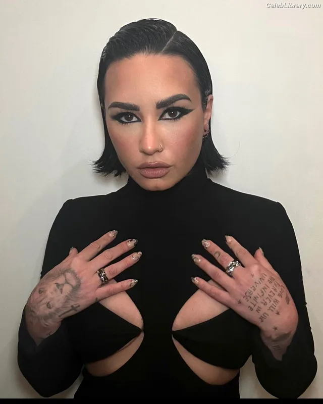 Demi Lovato photo 10 of 1234