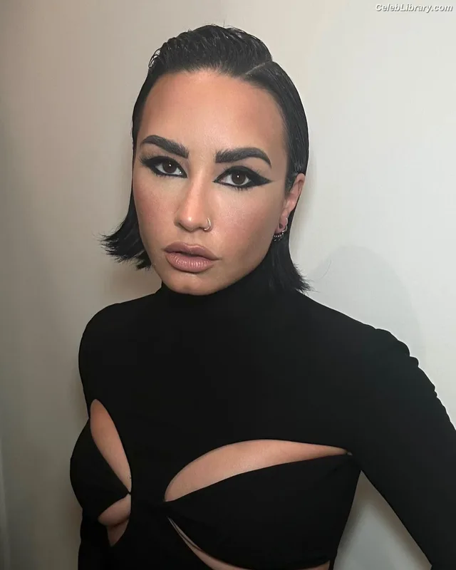 Demi Lovato photo 11 of 1234