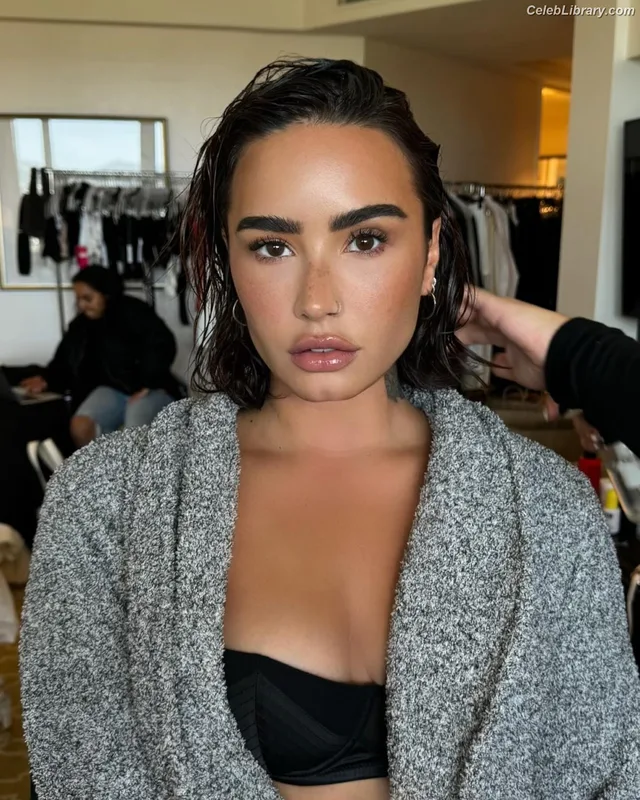 Demi Lovato photo 17 of 1234