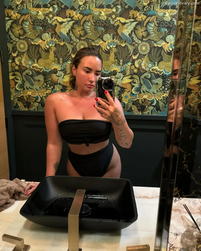 Demi Lovato photo 18 of 1234