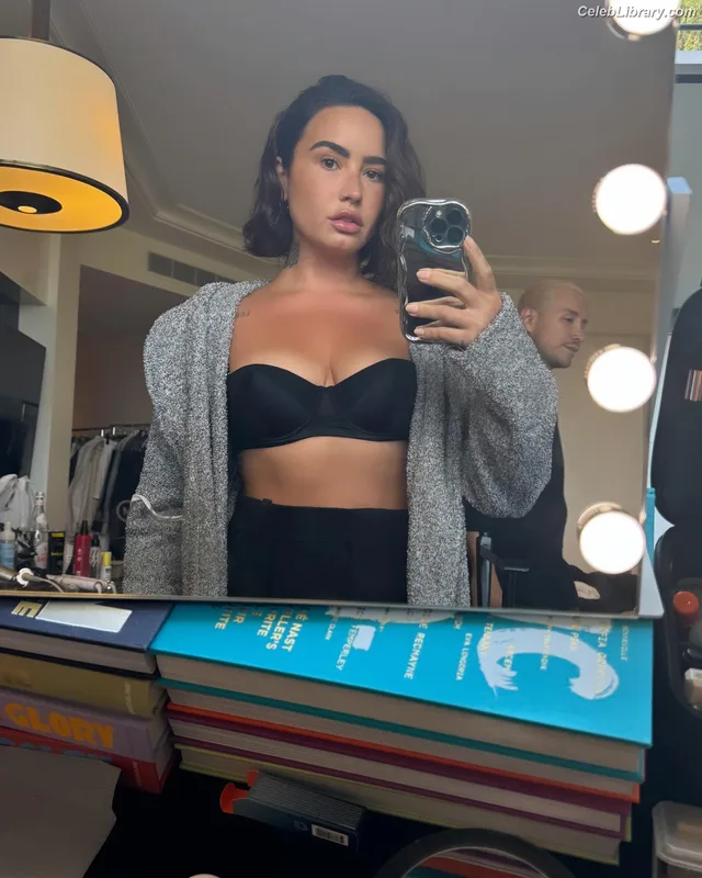 Demi Lovato photo 19 of 1234