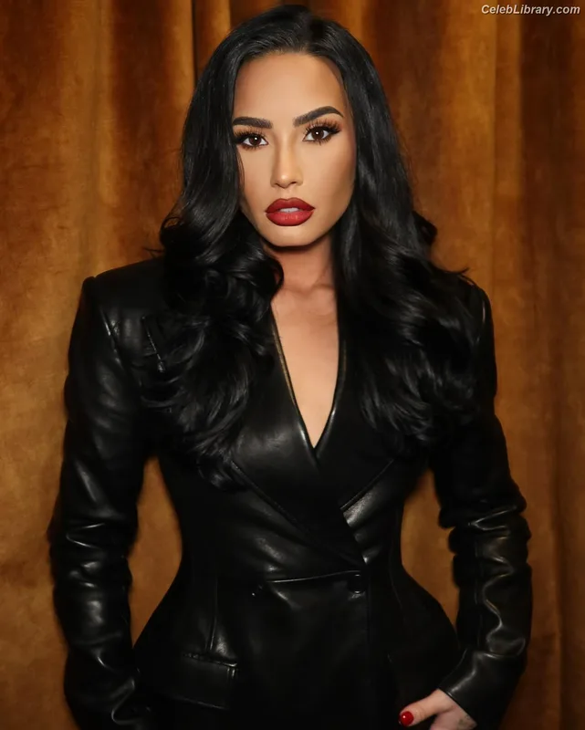 Demi Lovato photo 20 of 1234