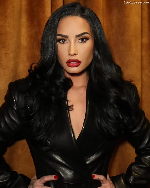 Demi Lovato photo 21 of 1234