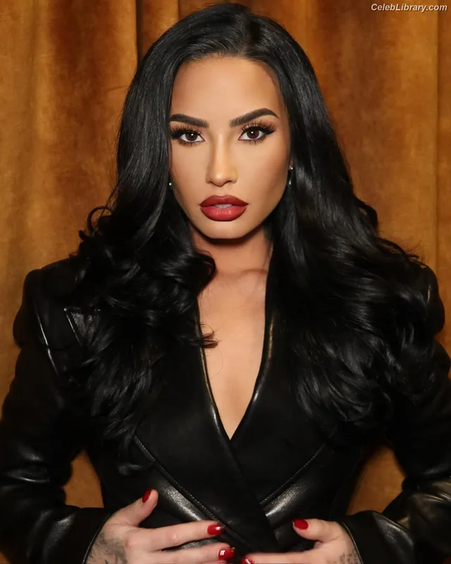 Demi Lovato photo 23 of 1234