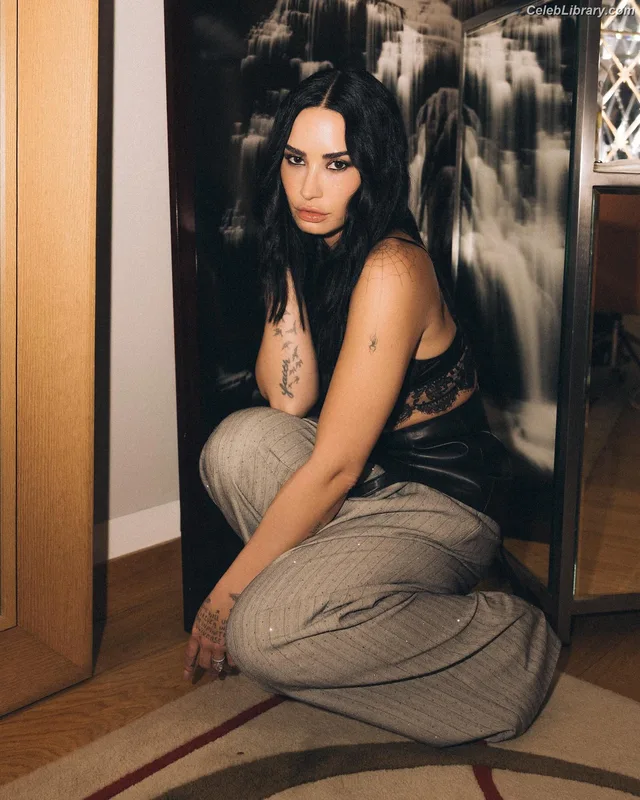 Demi Lovato photo 10 of 1234