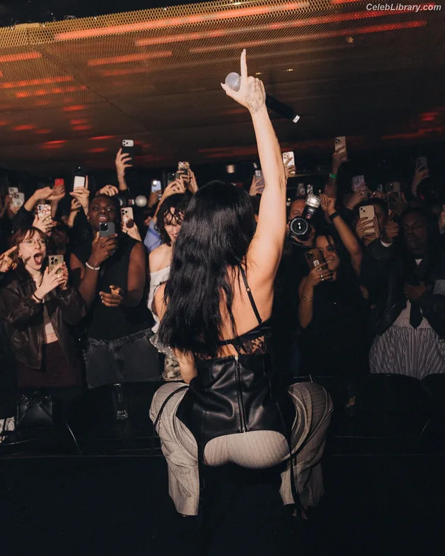 Demi Lovato photo 11 of 1234