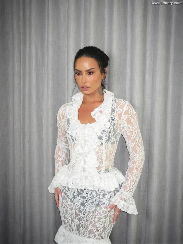 Demi Lovato photo 24 of 1234