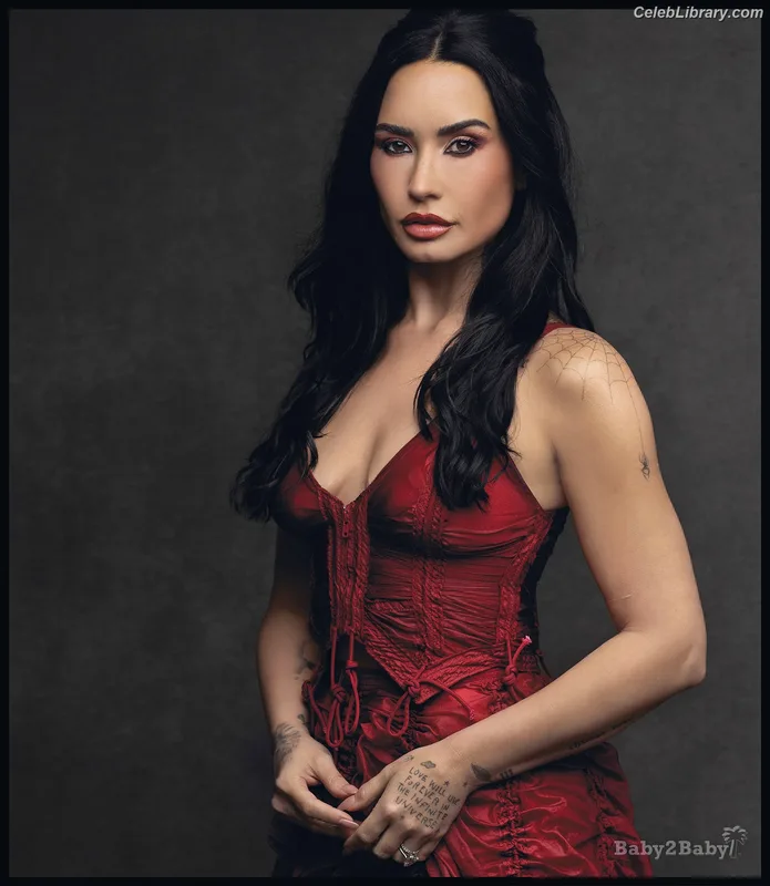 Demi Lovato photo 5 of 1234