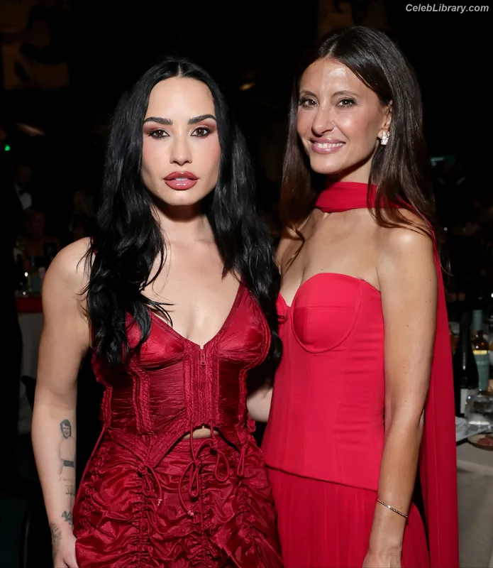 Demi Lovato photo 8 of 1234