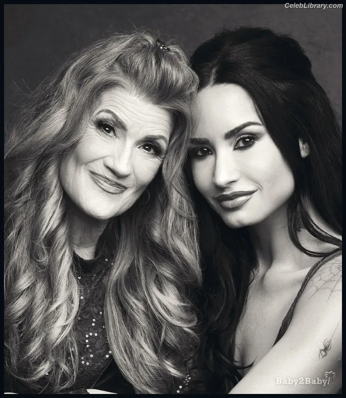 Demi Lovato photo 10 of 1234