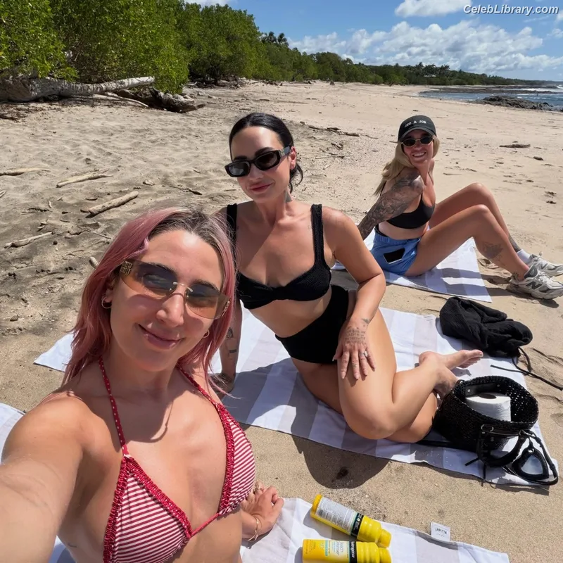 Demi Lovato photo 12 of 1234