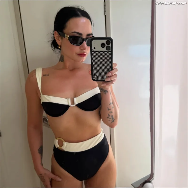 Demi Lovato photo 14 of 1234