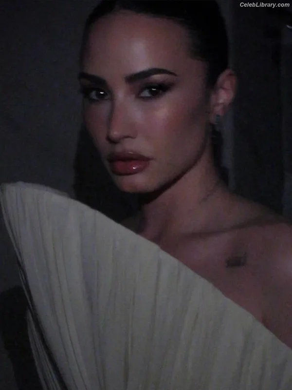 Demi Lovato photo 21 of 1234
