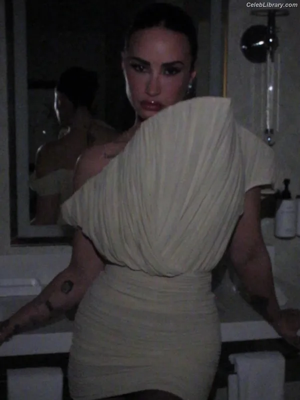 Demi Lovato photo 22 of 1234