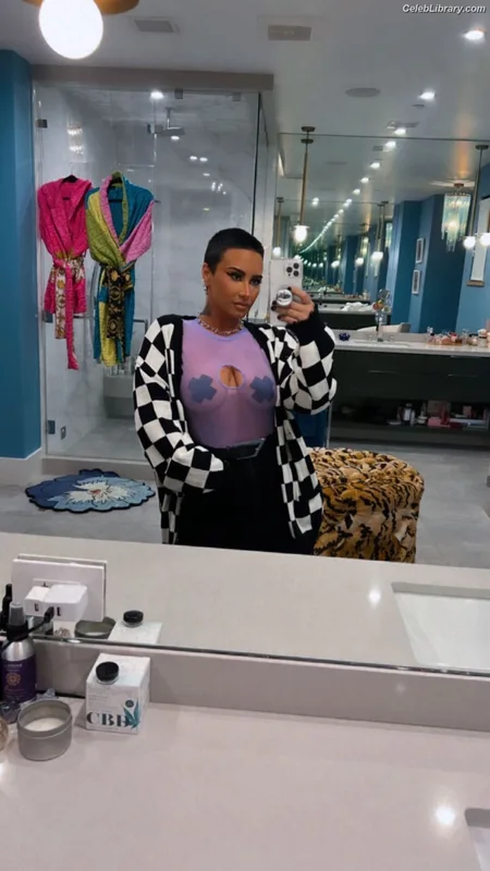 Demi Lovato photo 23 of 1234